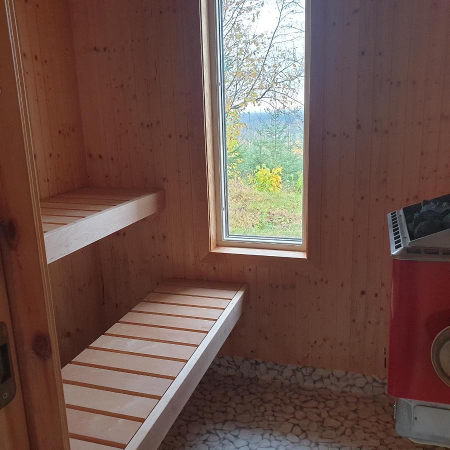 Gaeststuga I Vacker Natur, Bastu, Bubbelpool Sommartid Och Gratis Parkering Naera Ulricehamn Och Lassalyckan, Guesthouse With Nice View With Sauna And Free Parking Close To Dalsjoefors And Fishing Boras Bagian luar foto
