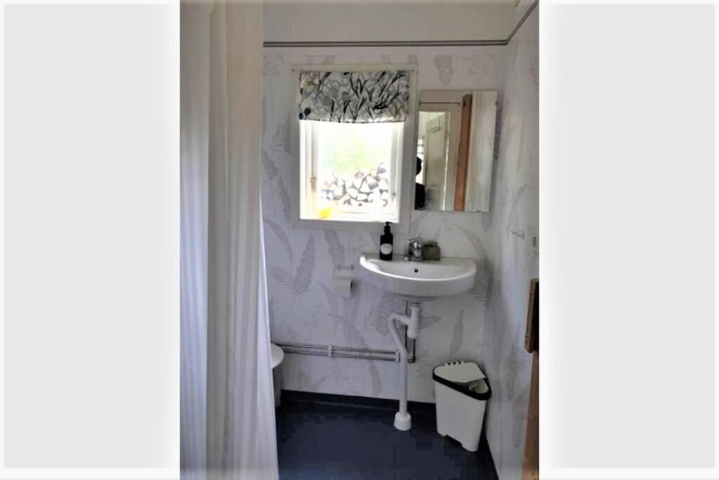Gaeststuga I Vacker Natur, Bastu, Bubbelpool Sommartid Och Gratis Parkering Naera Ulricehamn Och Lassalyckan, Guesthouse With Nice View With Sauna And Free Parking Close To Dalsjoefors And Fishing Boras Bagian luar foto